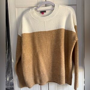Vince Camuto Sweater - White and Tan
size XS. NWOT.